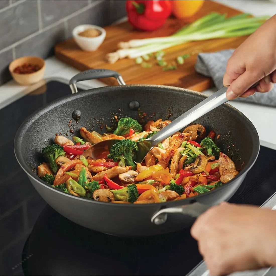 Circulon ScratchDefense A1 Nonstick Induction Nonstick Induction Open Stirfry - 34cm